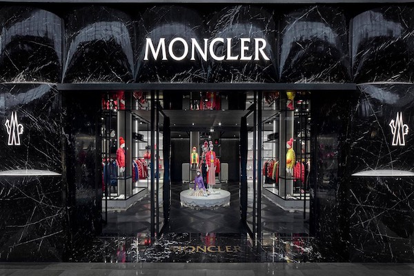 Kering mette gli occhi su Moncler, il titolo schizza a Piazza Affari -  Pambianconews notizie e aggiornamenti moda, lusso e made in Italy
