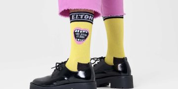 Happy Socks omaggia lo stile camaleontico di Elton John