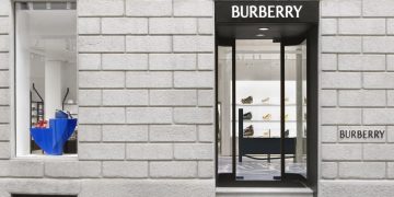 Apre in via Sant’Andrea il nuovo store meneghino di Burberry