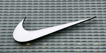 Nike nel mirino degli investitori per una strategia ‘ingannevole’