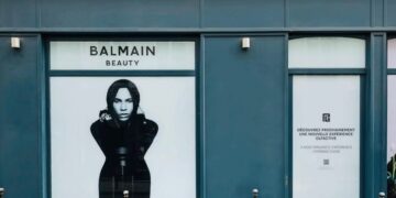 The Estée Lauder Co. apre la prima boutique di Balmain Beauty